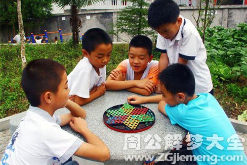 梦见用李子下跳棋