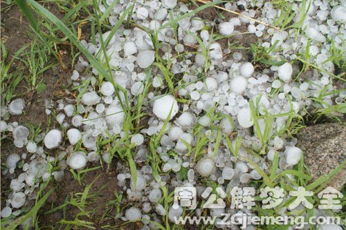 梦见暴风雨带有冰雹