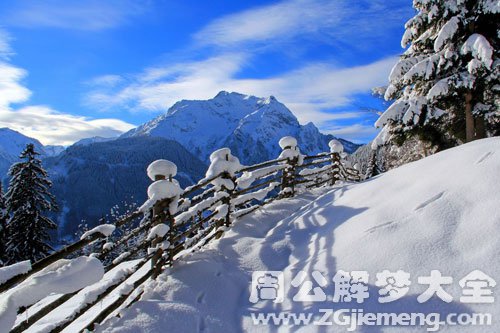 山上下雪了