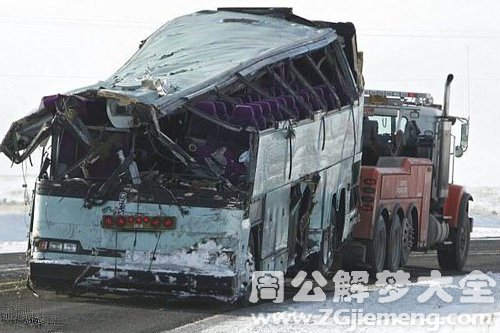 梦见旅游坐大巴出车祸